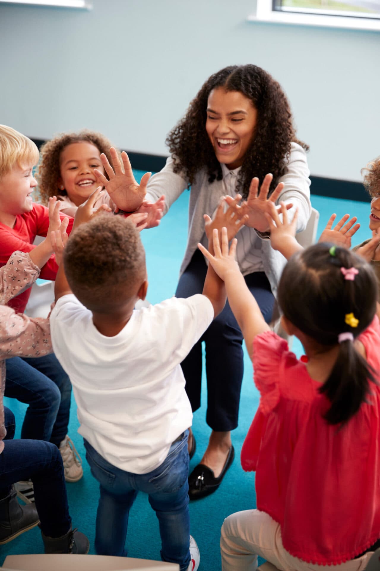 A Virginia Early Learning Academies teacher reading with children